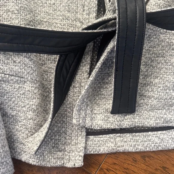 Banana Republic Factory wrap jacket with black trim - Picture 6 of 8